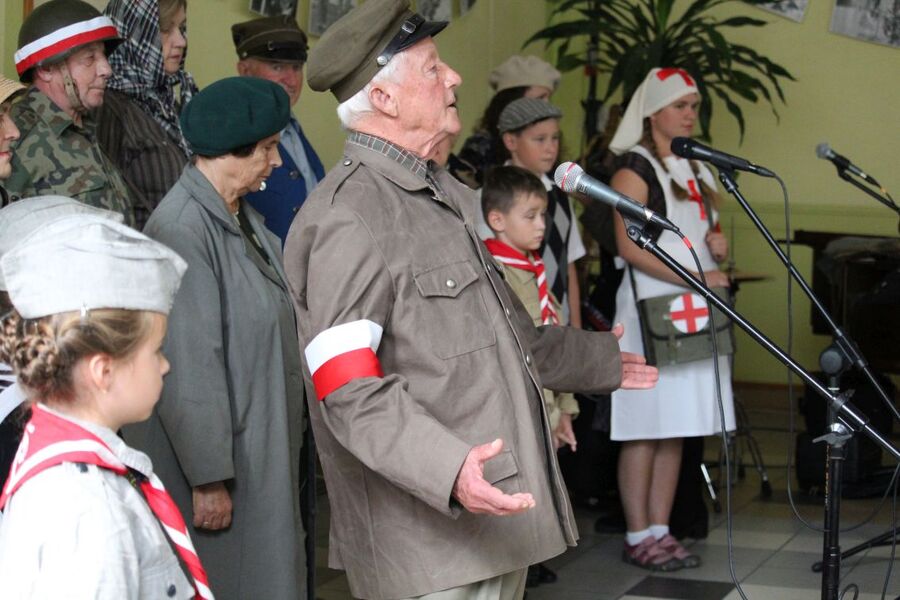 Seniorzy w hołdzie Powstańcom Warszawskim. Przegląd artystyczny w Krakowie