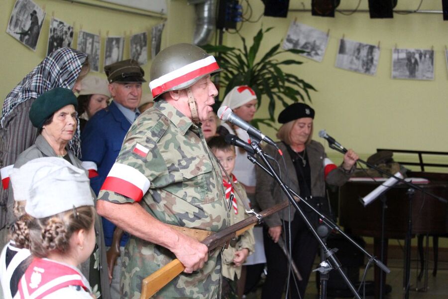 Seniorzy w hołdzie Powstańcom Warszawskim. Przegląd artystyczny w Krakowie