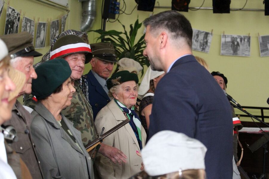 Seniorzy w hołdzie Powstańcom Warszawskim. Przegląd artystyczny w Krakowie