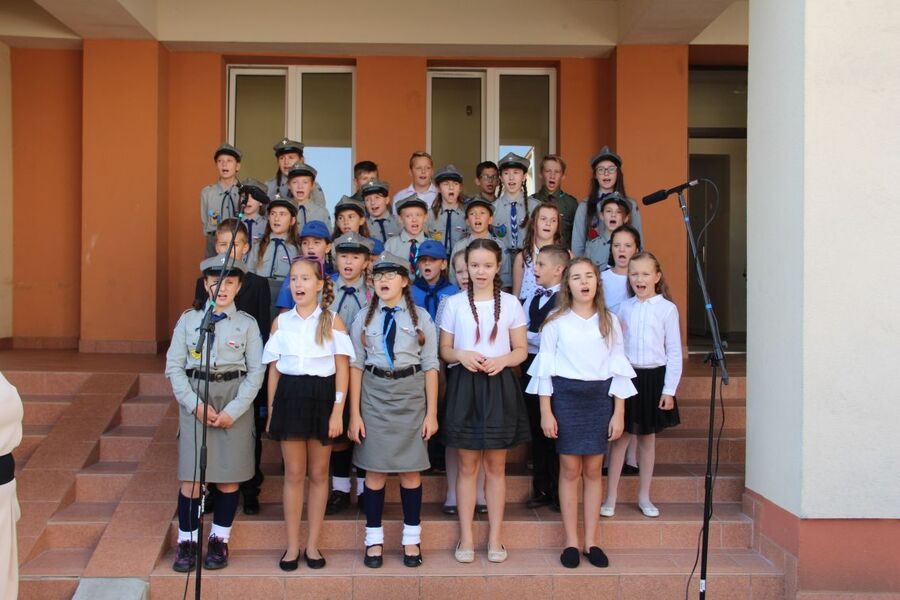 Inauguracja roku szkolnego w SP nr 9 im. Orląt Lwowskich w Tarnowie