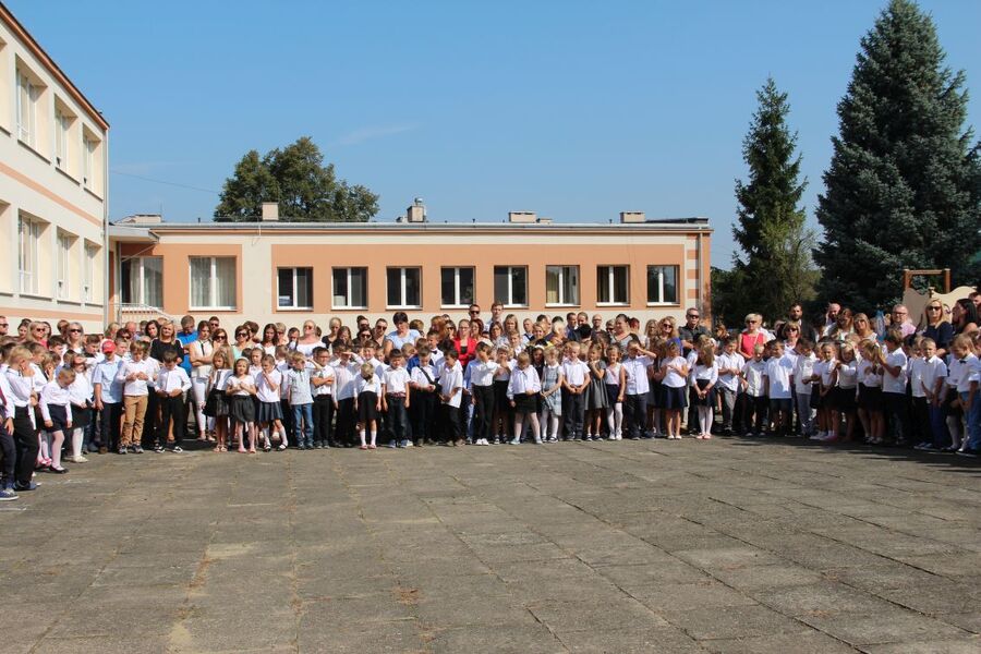 Inauguracja roku szkolnego w SP nr 9 im. Orląt Lwowskich w Tarnowie