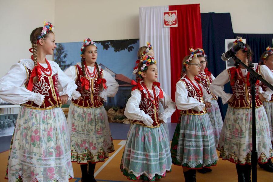 Inauguracja roku szkolnego w SP im. kpt. pil. Mieczysława Medweckiego w Morawicy pod Krakowem