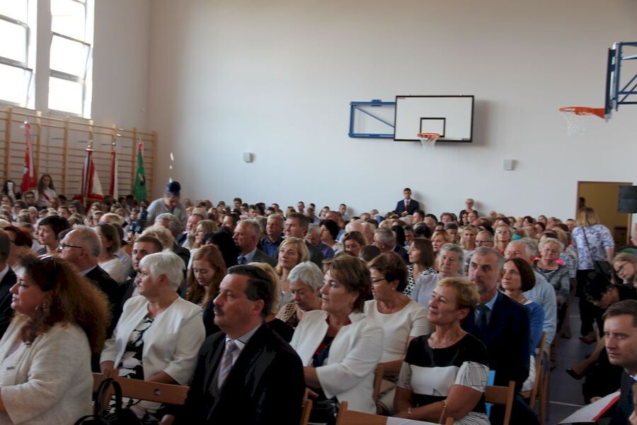 Inauguracja roku szkolnego w SP im. kpt. pil. Mieczysława Medweckiego w Morawicy pod Krakowem