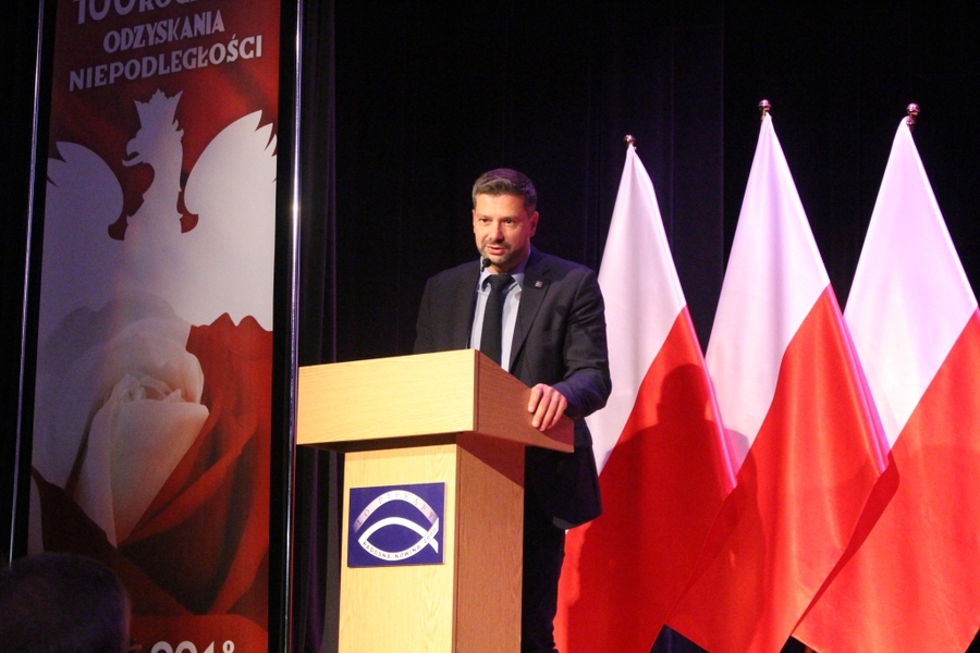 Uroczystości z okazji 100-lecia odzyskania przez Polskę Niepodległości w Centrum Edukacyjnym "Radosna Nowina 2000" w Piekarach