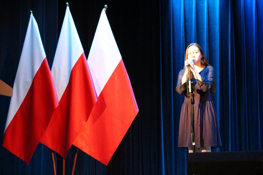 Uroczystości z okazji 100-lecia odzyskania przez Polskę Niepodległości w Centrum Edukacyjnym "Radosna Nowina 2000" w Piekarach