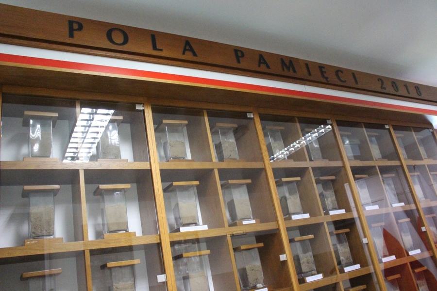 Uroczystości z okazji 100-lecia odzyskania przez Polskę Niepodległości w Centrum Edukacyjnym "Radosna Nowina 2000" w Piekarach