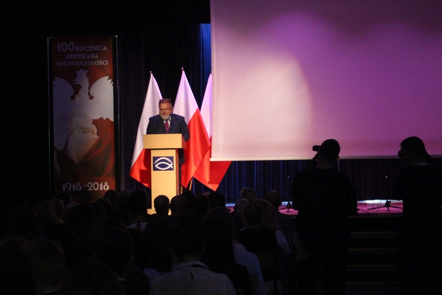 Uroczystości z okazji 100-lecia odzyskania przez Polskę Niepodległości w Centrum Edukacyjnym "Radosna Nowina 2000" w Piekarach