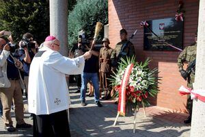 Odsłonięcie tablicy pamięci mieszkańców Ziemi Oświęcimskiej, walczących o wolność i niepodległość