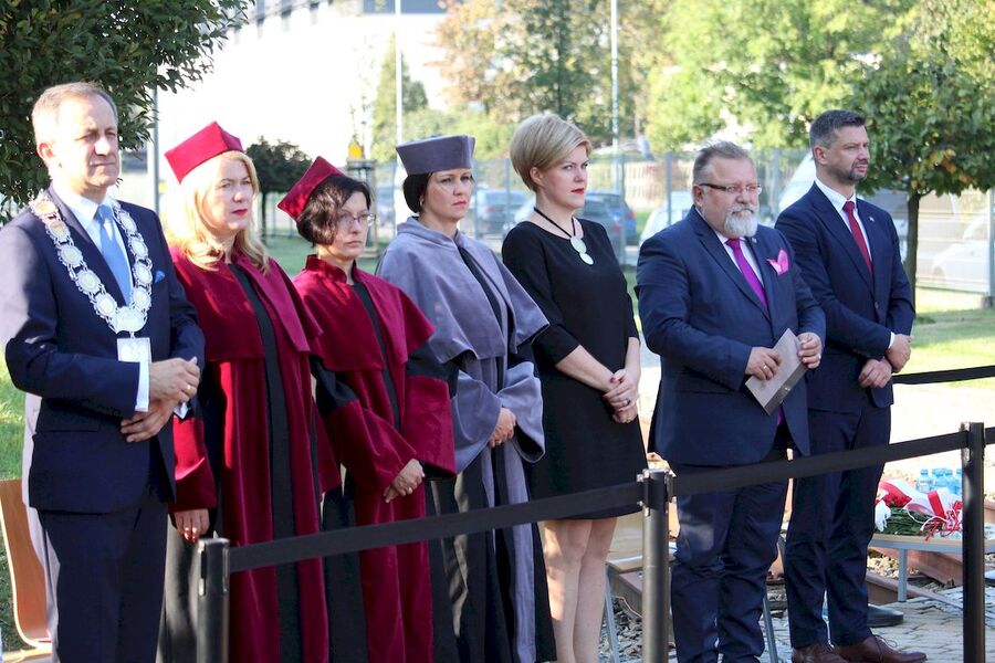 Odsłonięcie pomnika rtm. Witolda Pileckiego w Oświęcimiu