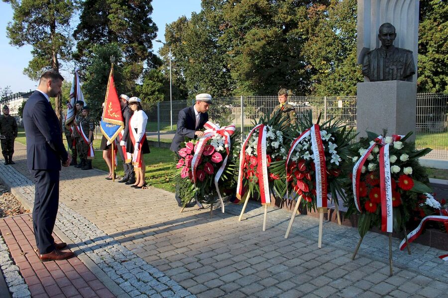 Odsłonięcie pomnika rtm. Witolda Pileckiego w Oświęcimiu