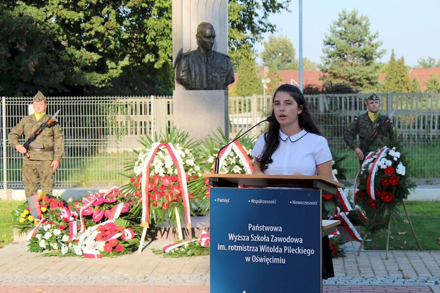Odsłonięcie pomnika rtm. Witolda Pileckiego w Oświęcimiu