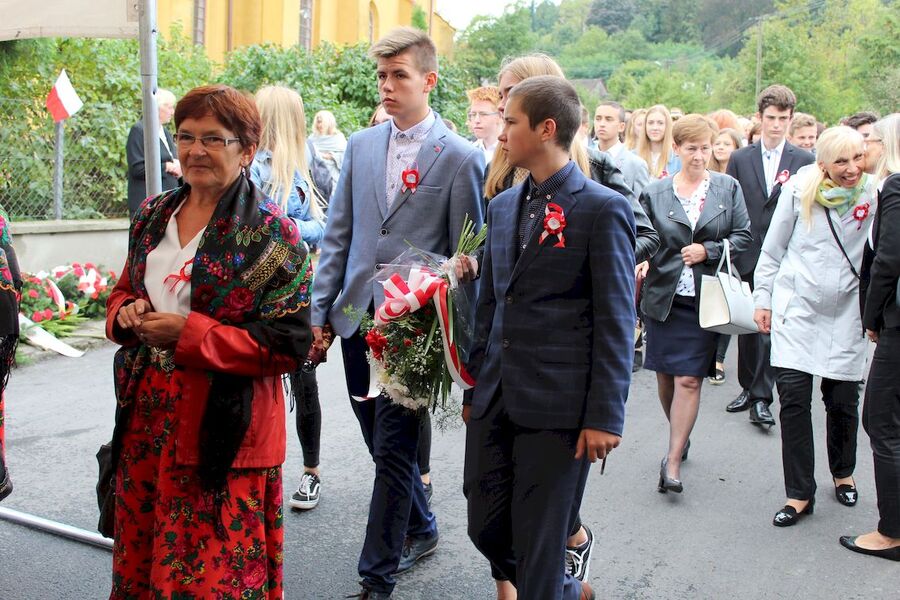 W Lanckoronie odsłonięto pomnik „Wiara i Wolność”