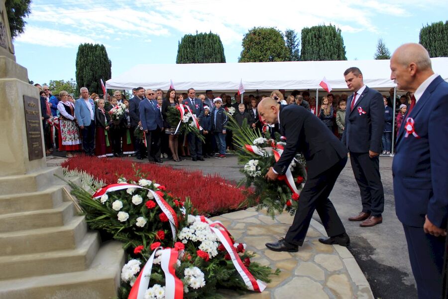 W Lanckoronie odsłonięto pomnik „Wiara i Wolność”