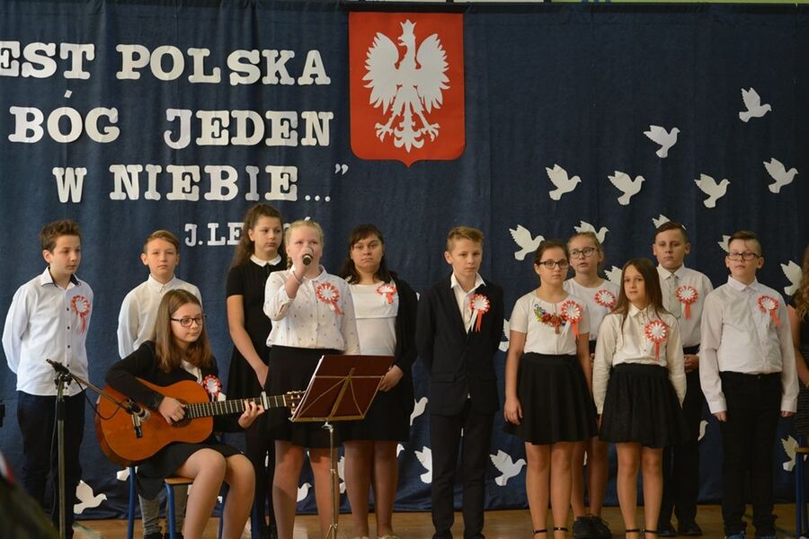 Odsłonięcie tablic upamiętniających pobyt oddziału Józefa Piłsudskiego w Parszowie i Świętej Katarzynie