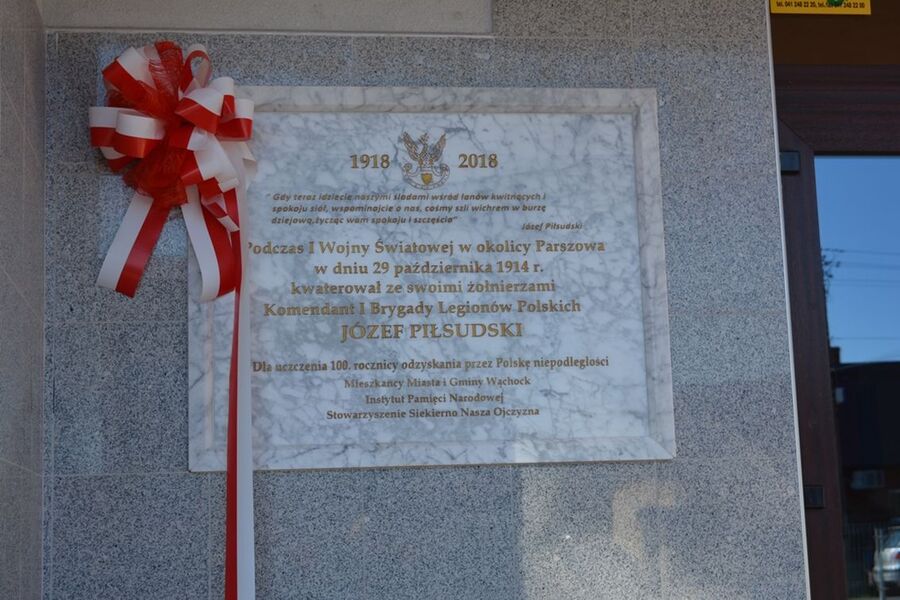 Odsłonięcie tablic upamiętniających pobyt oddziału Józefa Piłsudskiego w Parszowie i Świętej Katarzynie