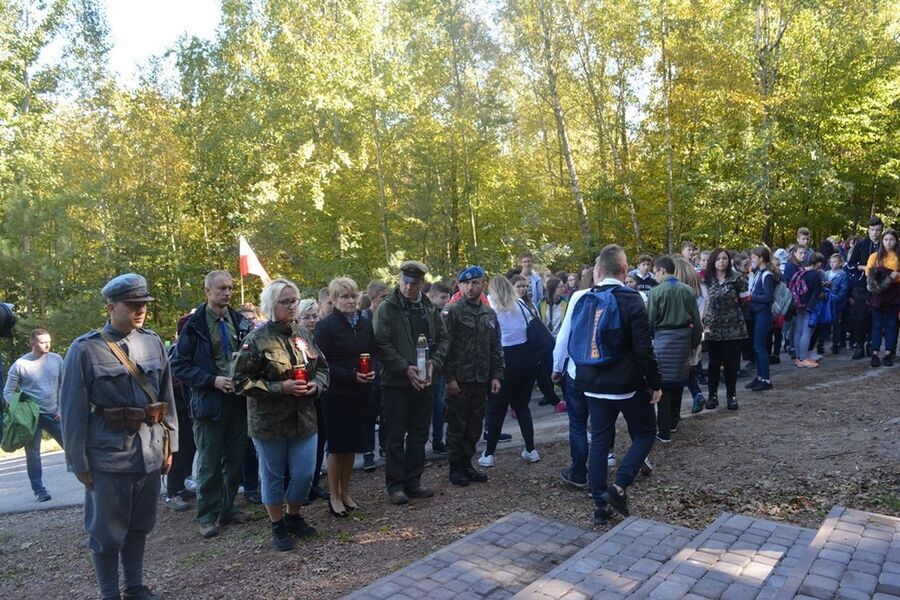 Odsłonięcie tablic upamiętniających pobyt oddziału Józefa Piłsudskiego w Parszowie i Świętej Katarzynie