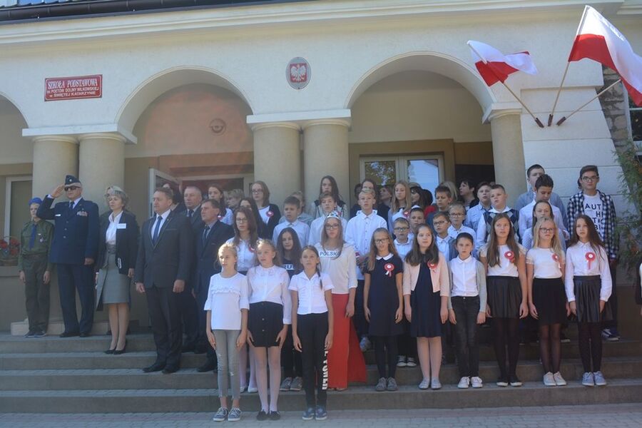 Odsłonięcie tablic upamiętniających pobyt oddziału Józefa Piłsudskiego w Parszowie i Świętej Katarzynie