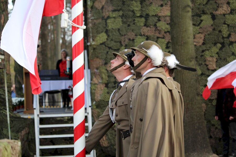 W Kłaju pod Krakowem odsłonięto pomnik poległych i pomordowanych za Ojczyznę