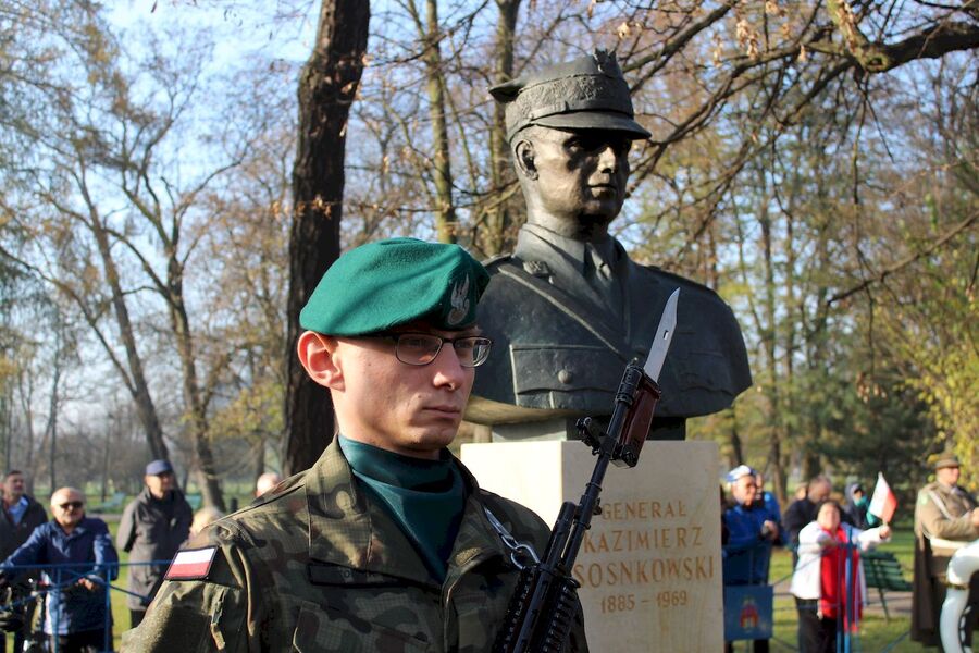 W Krakowie odsłonięto popiersia sześciu Ojców Niepodległości