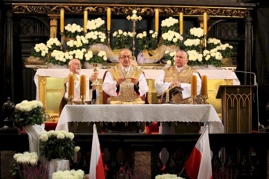 W Krakowie odsłonięto popiersia sześciu Ojców Niepodległości