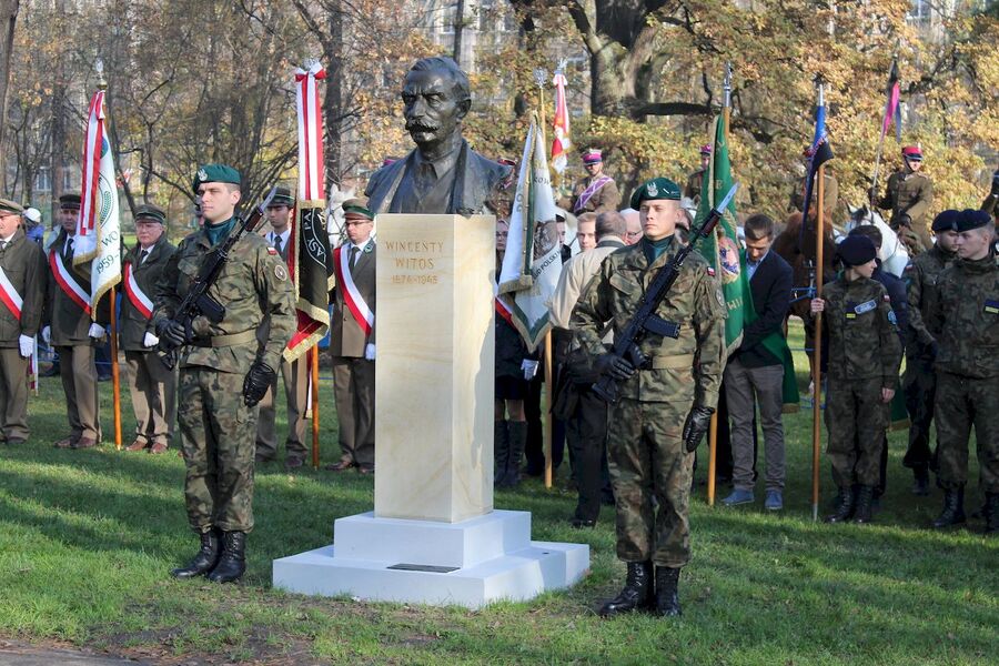 W Krakowie odsłonięto popiersia sześciu Ojców Niepodległości