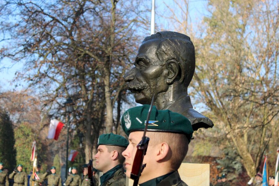 W Krakowie odsłonięto popiersia sześciu Ojców Niepodległości