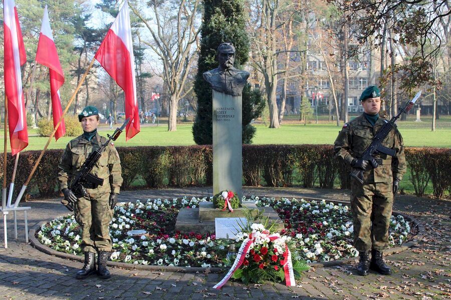 W Krakowie odsłonięto popiersia sześciu Ojców Niepodległości