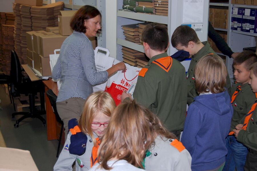 Uczestnicy XII Harcerskiego Biegu Niepodległości odwiedzili archiwum krakowskiego IPN