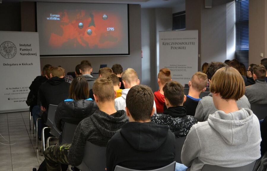 Droga do Niepodległej. Warsztaty dla młodzieży na kieleckim „Przystanku Historia”