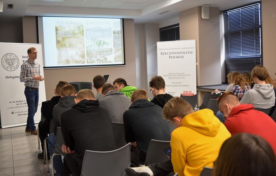 Droga do Niepodległej. Warsztaty dla młodzieży na kieleckim „Przystanku Historia”