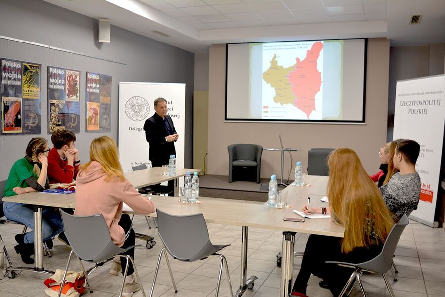 Korepetycje z historii najnowszej na kieleckim „Przystanku Historia”