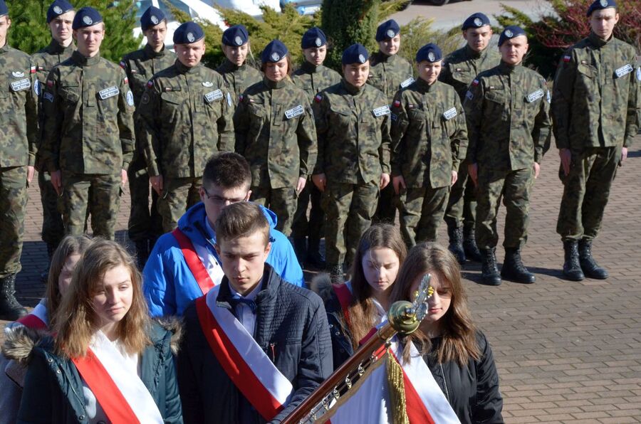 Uroczystość odsłonięcia tablicy pamięci działaczy Młodzieży Armii Krajowej w Skale