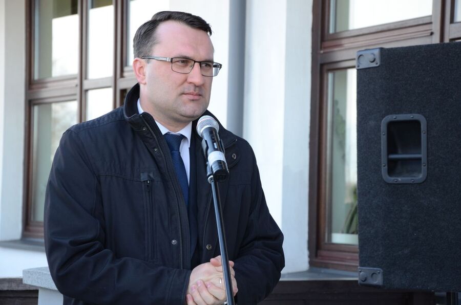 Uroczystość odsłonięcia tablicy pamięci działaczy Młodzieży Armii Krajowej w Skale