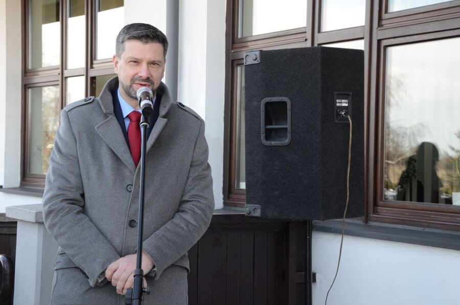 Uroczystość odsłonięcia tablicy pamięci działaczy Młodzieży Armii Krajowej w Skale