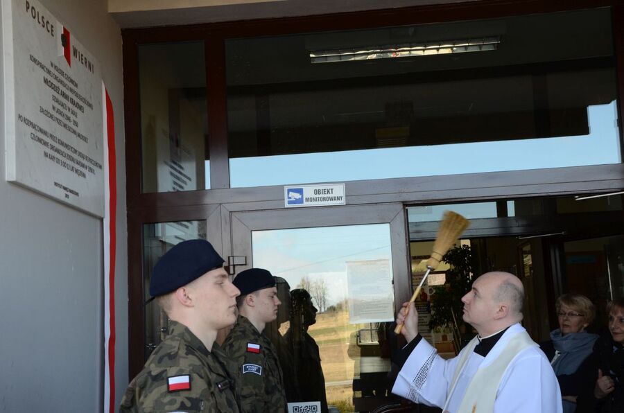 Uroczystość odsłonięcia tablicy pamięci działaczy Młodzieży Armii Krajowej w Skale