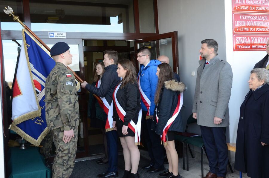 Uroczystość odsłonięcia tablicy pamięci działaczy Młodzieży Armii Krajowej w Skale