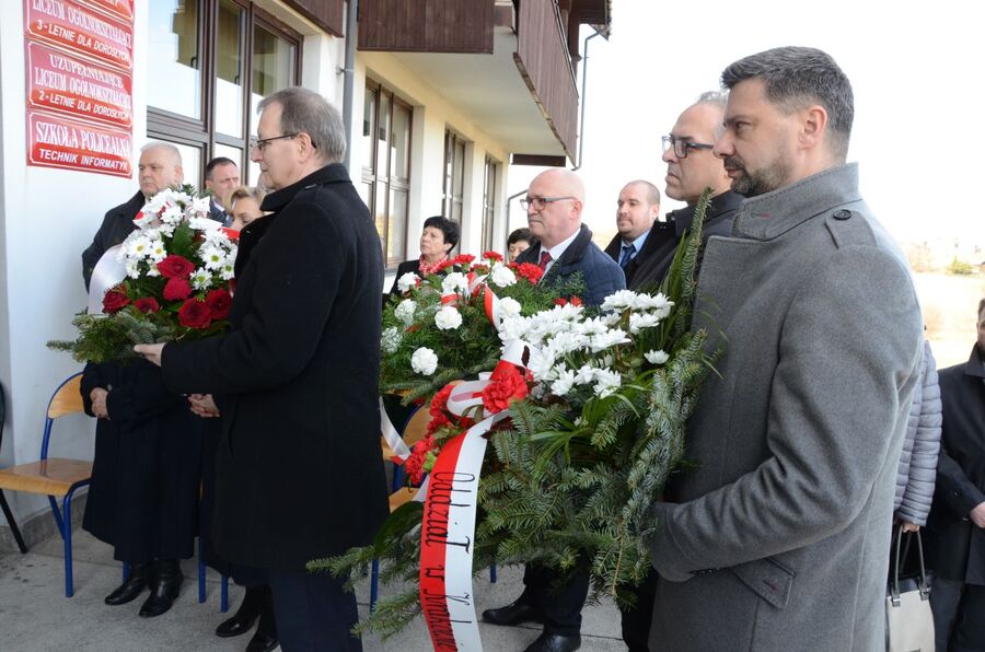 Uroczystość odsłonięcia tablicy pamięci działaczy Młodzieży Armii Krajowej w Skale
