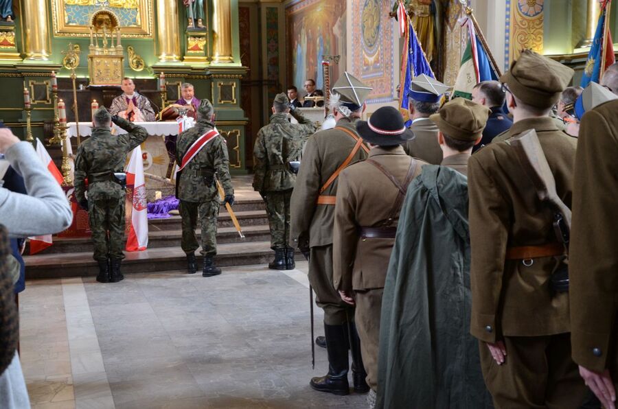 24 marca 2019 r. w Osielcu odsłonięto pomnik mjr. Zygmunta Szendzielarza „Łupaszki”