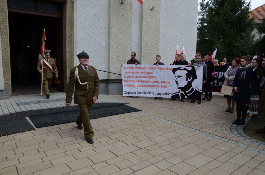 24 marca 2019 r. w Osielcu odsłonięto pomnik mjr. Zygmunta Szendzielarza „Łupaszki”