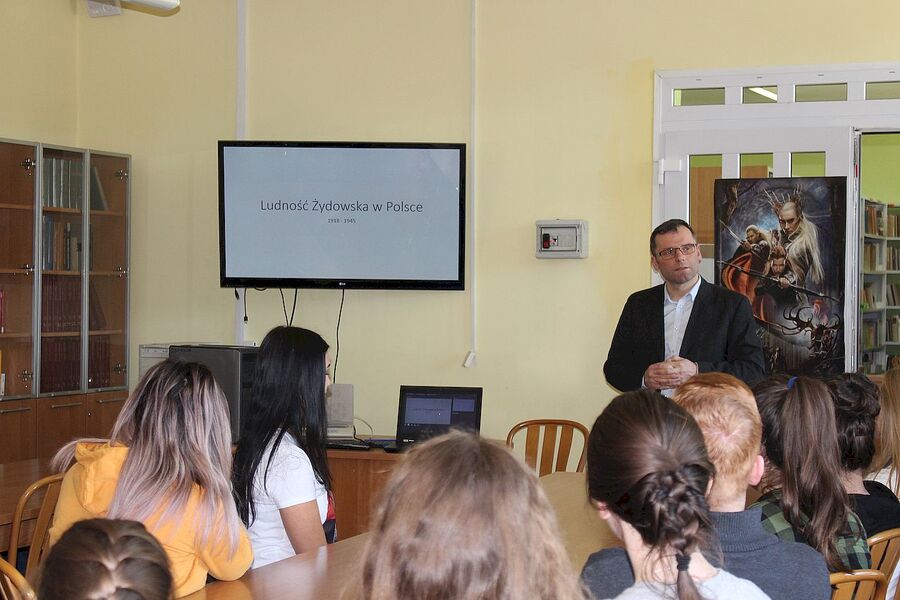 Projekcja filmu w Jabłonce