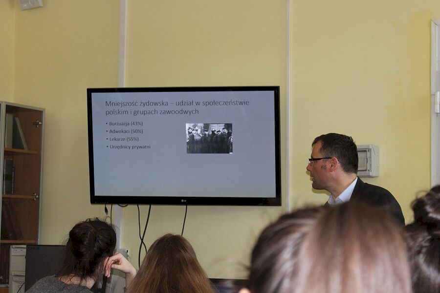 Projekcja filmu w Jabłonce