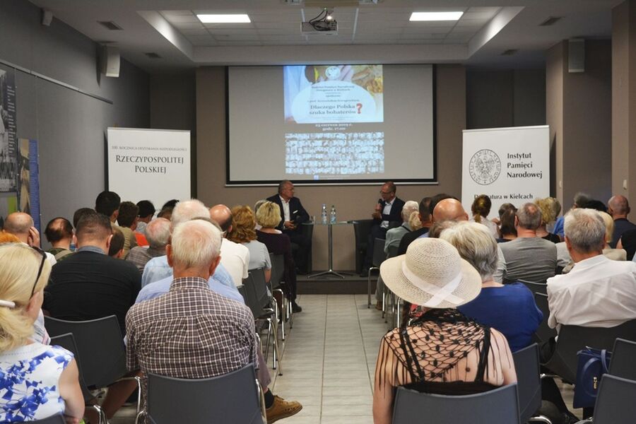 25 czerwca 2019. Spotkanie z prof. Krzysztofem Szwagrzykiem na kieleckim „Przystanku Historia”