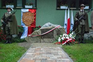 23 lipca 2019. W Nawojowej odsłonięto tablicę pamięci kpt. Stanisława Pióro