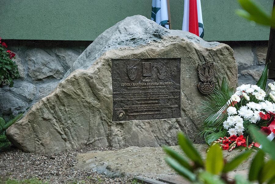 23 lipca 2019. W Nawojowej odsłonięto tablicę pamięci kpt. Stanisława Pióro