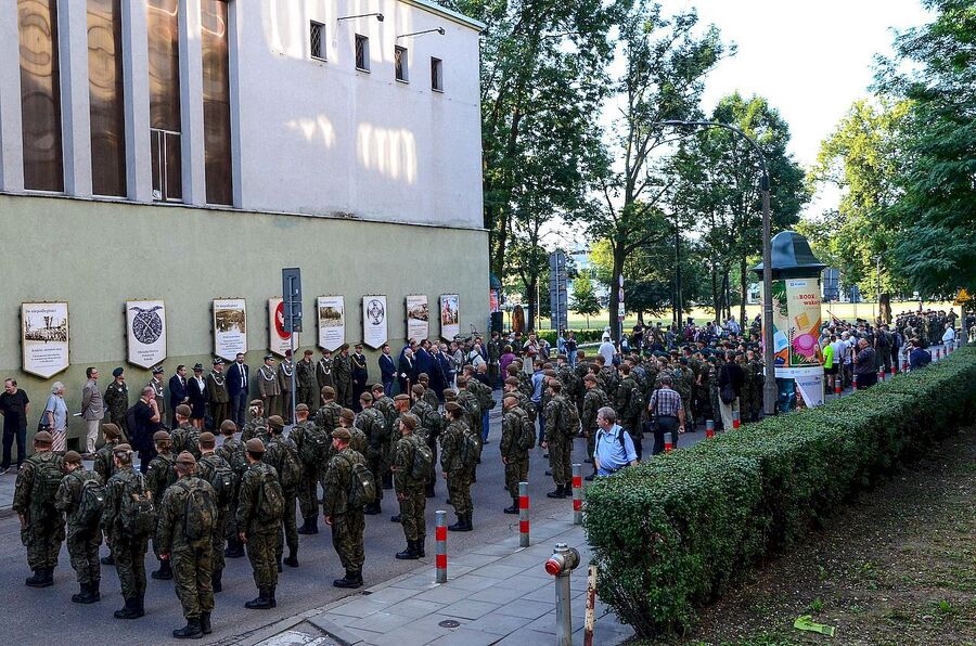 6 sierpnia 2019. Po złożeniu kwiatów przed Grobem Nieznanego Żołnierza kadrówka wyruszyła do Kielc