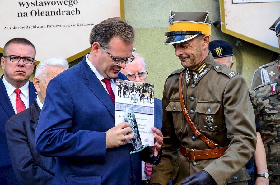 6 sierpnia 2019. Po złożeniu kwiatów przed Grobem Nieznanego Żołnierza kadrówka wyruszyła do Kielc