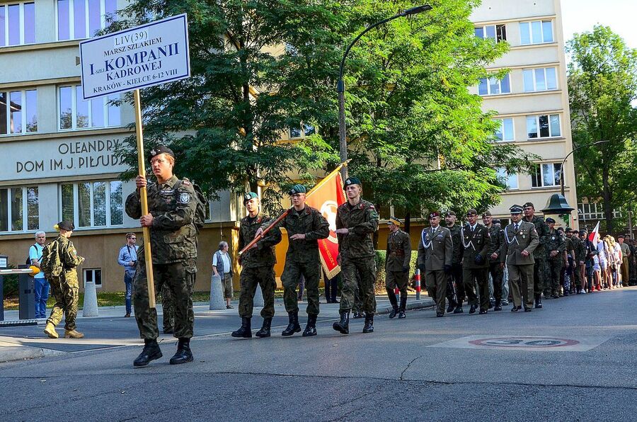 6 sierpnia 2019. Po złożeniu kwiatów przed Grobem Nieznanego Żołnierza kadrówka wyruszyła do Kielc