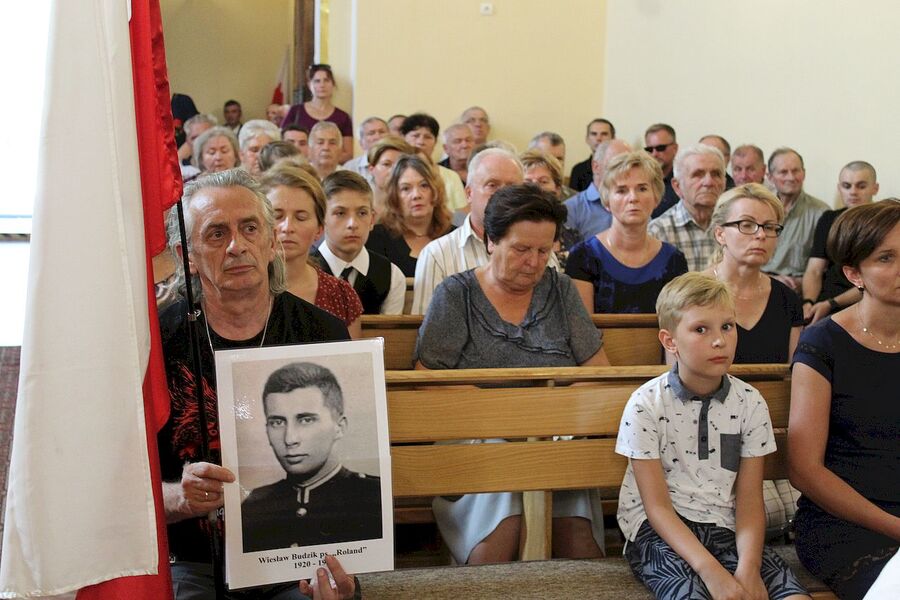 29 sierpnia 2019, Łękawica. Uroczystości pogrzebowe Wiesława Budzika „Rolanda”