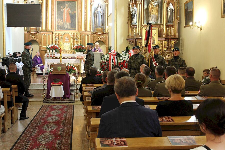 29 sierpnia 2019, Łękawica. Uroczystości pogrzebowe Wiesława Budzika „Rolanda”