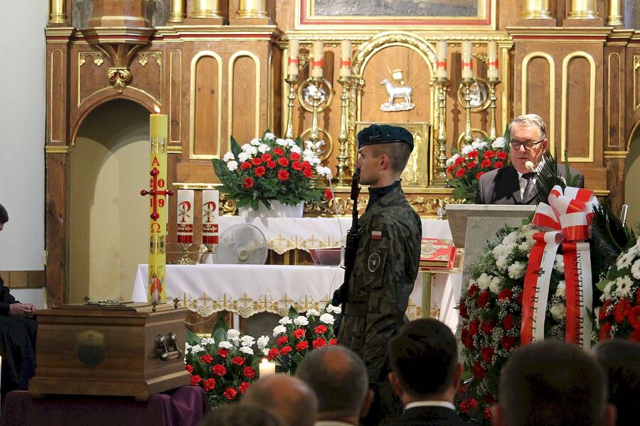 29 sierpnia 2019, Łękawica. Uroczystości pogrzebowe Wiesława Budzika „Rolanda”